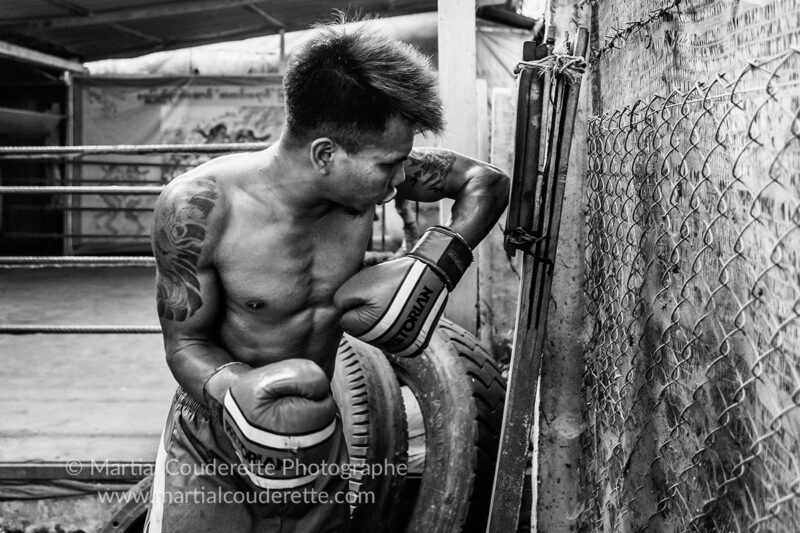 Lethwei : inside the boxing camp