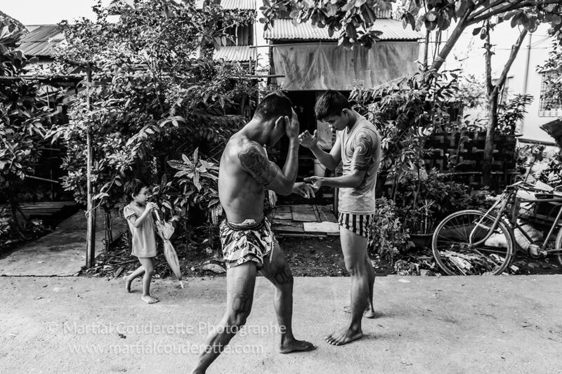 Lethwei : inside the boxing camp