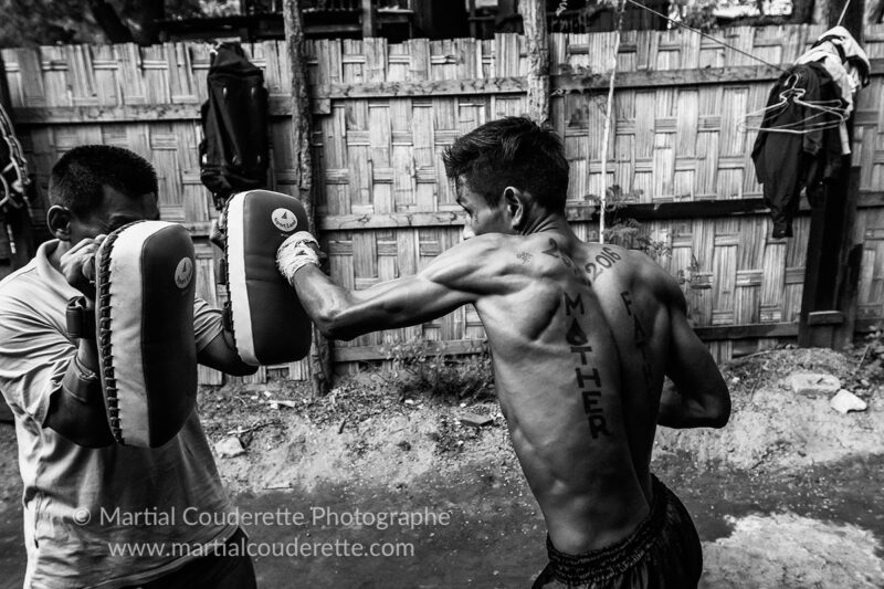 Lethwei : inside the boxing camp