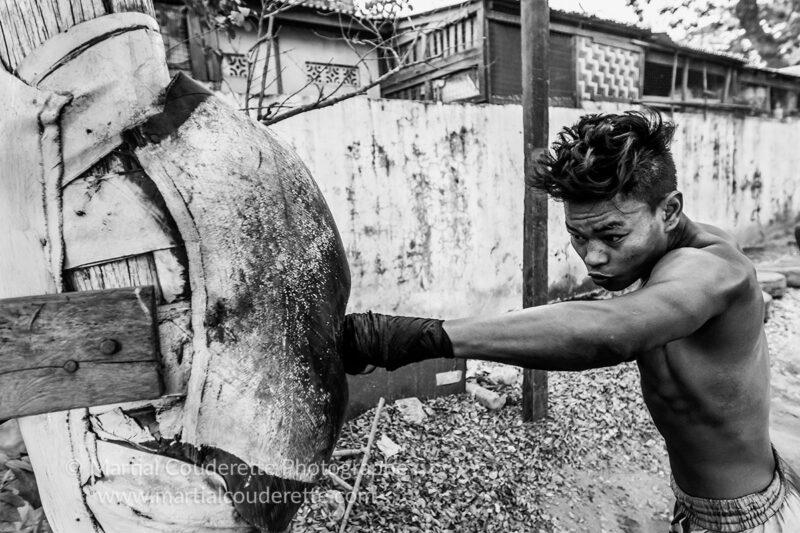 Lethwei : inside the boxing camp